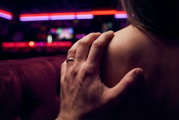 Zdrada męża – perspektywa emocjonalna